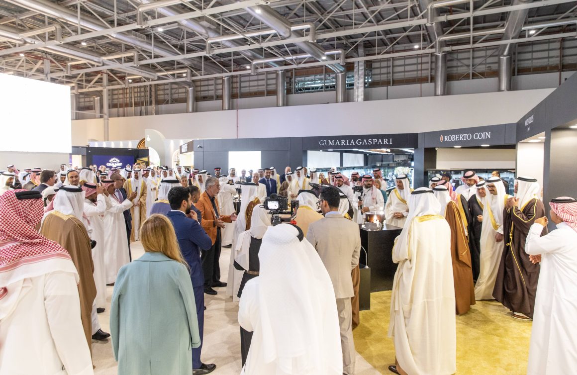 This image has an empty alt attribute; its file name is Jewellery-Arabia-2023-1160x754.jpg