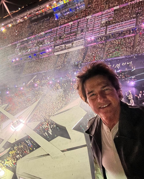 Tom Cruise selfie at Olympics