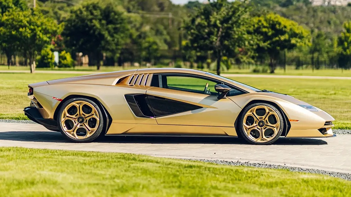 2022 Lamborghini Countach