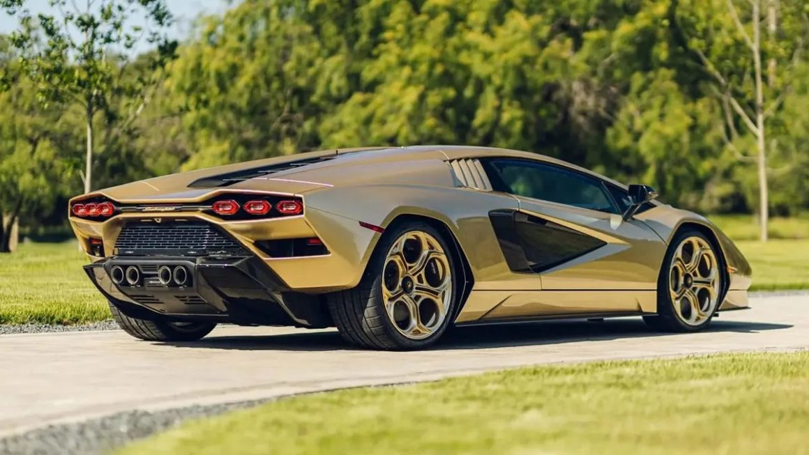 2022 Lamborghini Countach