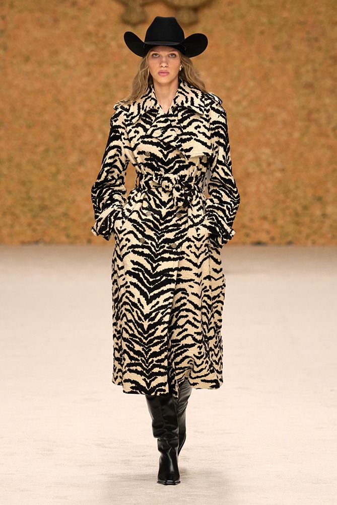 Roberto Cavalli's Stunning Finale to SS 2025 Dubai Fashion Week