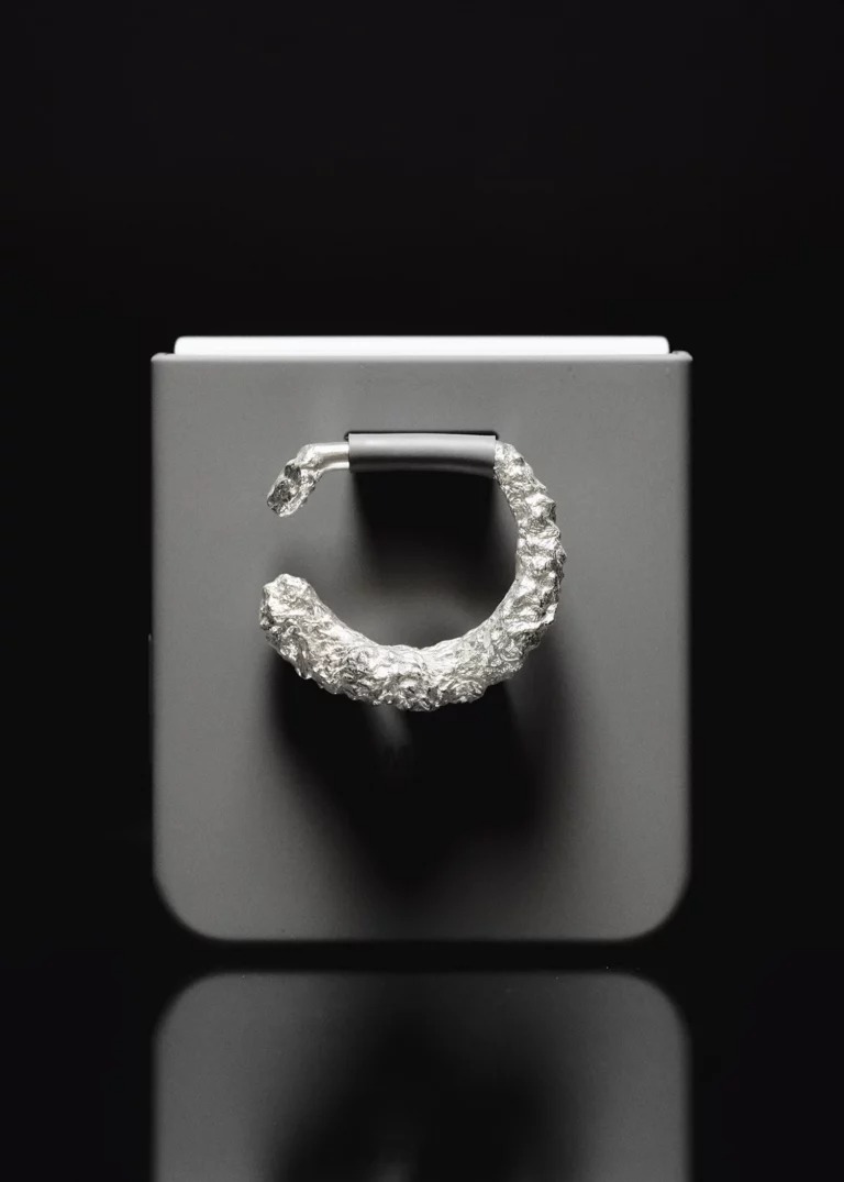 Samsung and Louis Abel Collaboration
Samsung Galaxy Z Flip6, showcasing solid 925 sterling silver rings