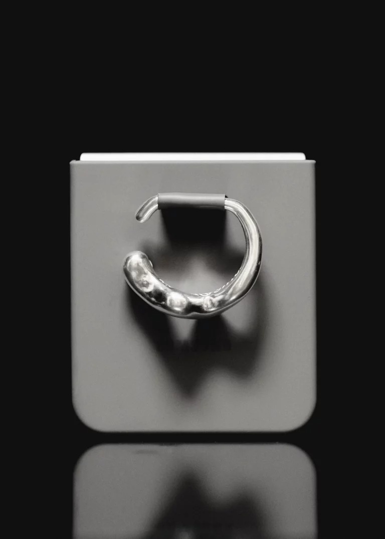 Samsung and Louis Abel Collaboration
Samsung Galaxy Z Flip6, showcasing solid 925 sterling silver rings