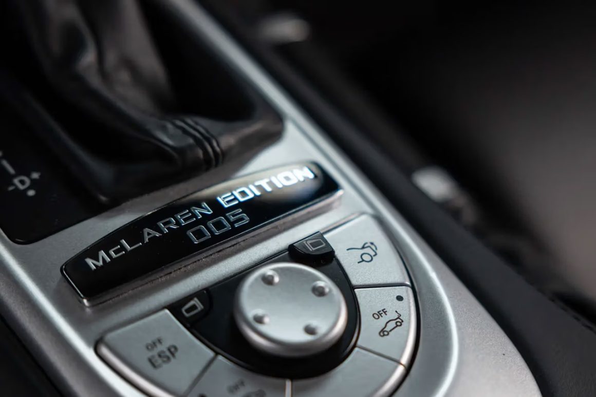 Mercedes-Benz SLR 'McLaren Edition' shift gear