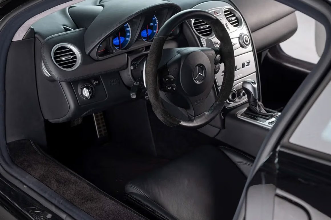 Mercedes-Benz SLR 'McLaren Edition' interior