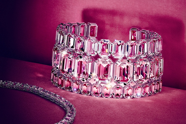 Swarovski Holiday Features Ariana Grande "party of dreams"