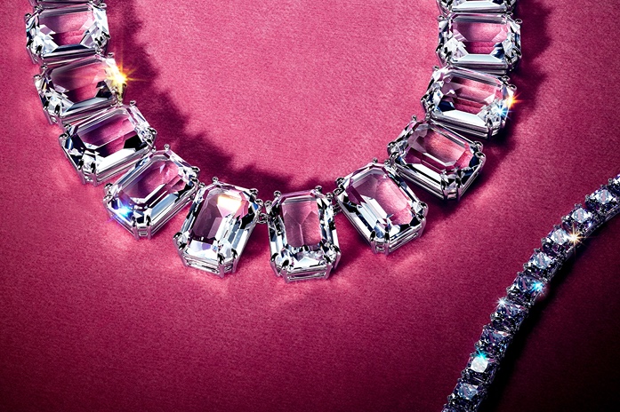 Swarovski Holiday Features Ariana Grande "party of dreams"