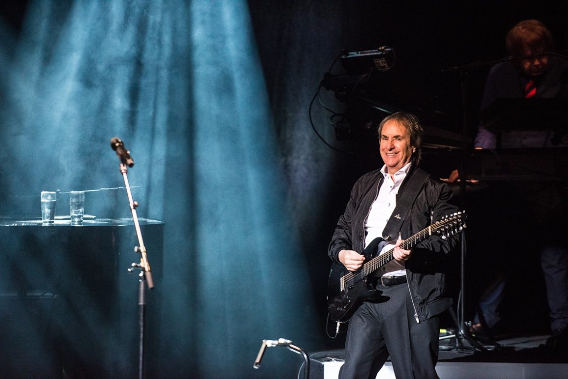 Exclusive Valentine’s Concert by Chris De Burgh in the Maldives